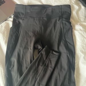 Lululemon base pace high rise tight that hits above ankle. Great condition